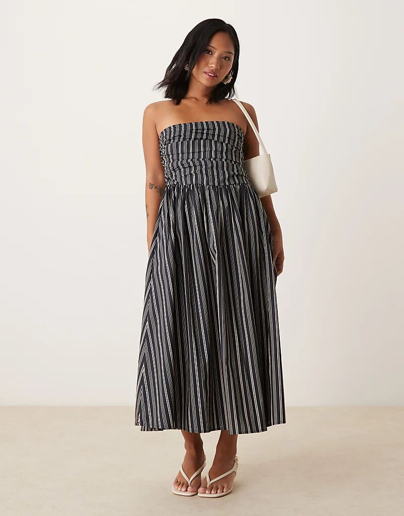 Платье миди Petite Felicity от Nobody's Child в синюю полоску
Платье миди Petite Felicity от Nobody's Child в синюю полоску