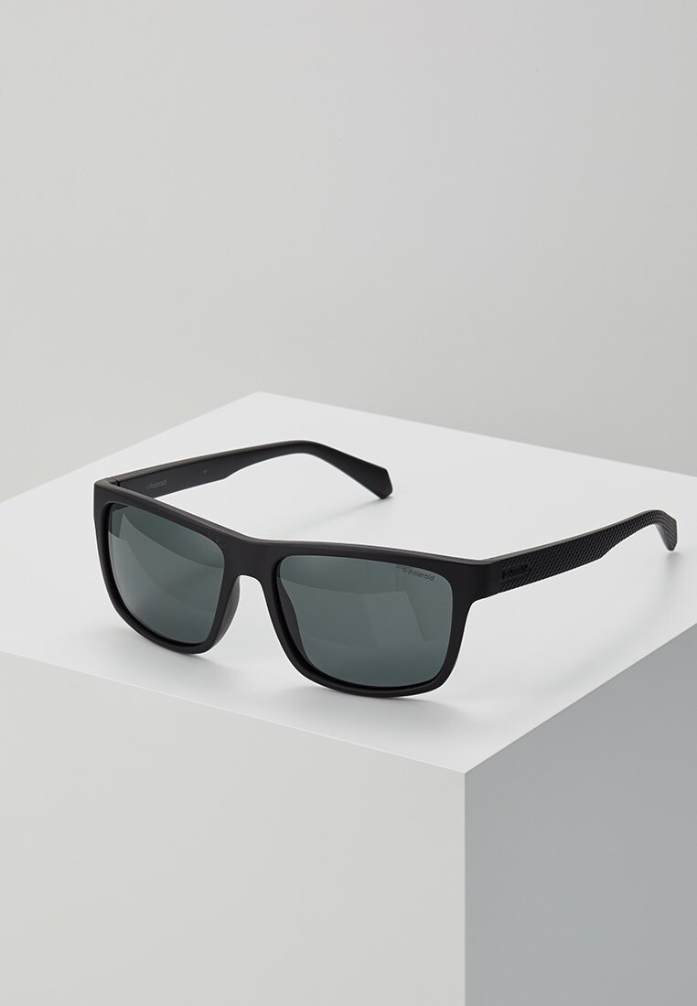 Солнцезащитные очки Polaroid
Солнцезащитные очки Polaroid