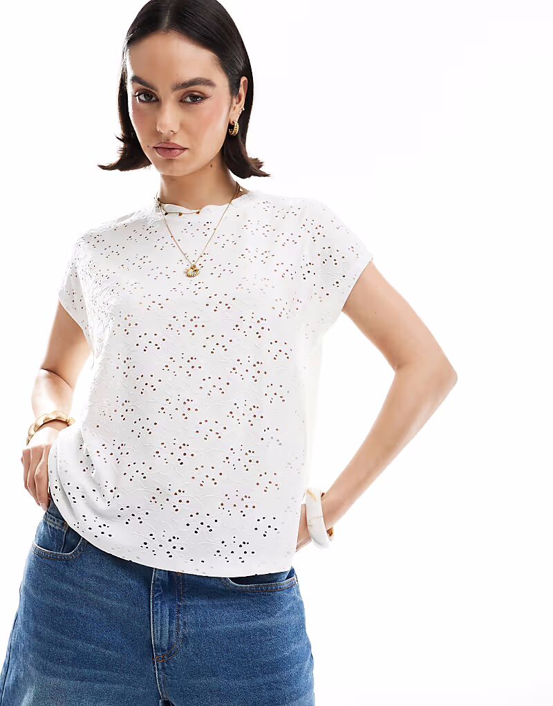 Топ ONLY с короткими рукавами и ажурным узором белого цвета
Топ ONLY с короткими рукавами и ажурным узором белого цвета