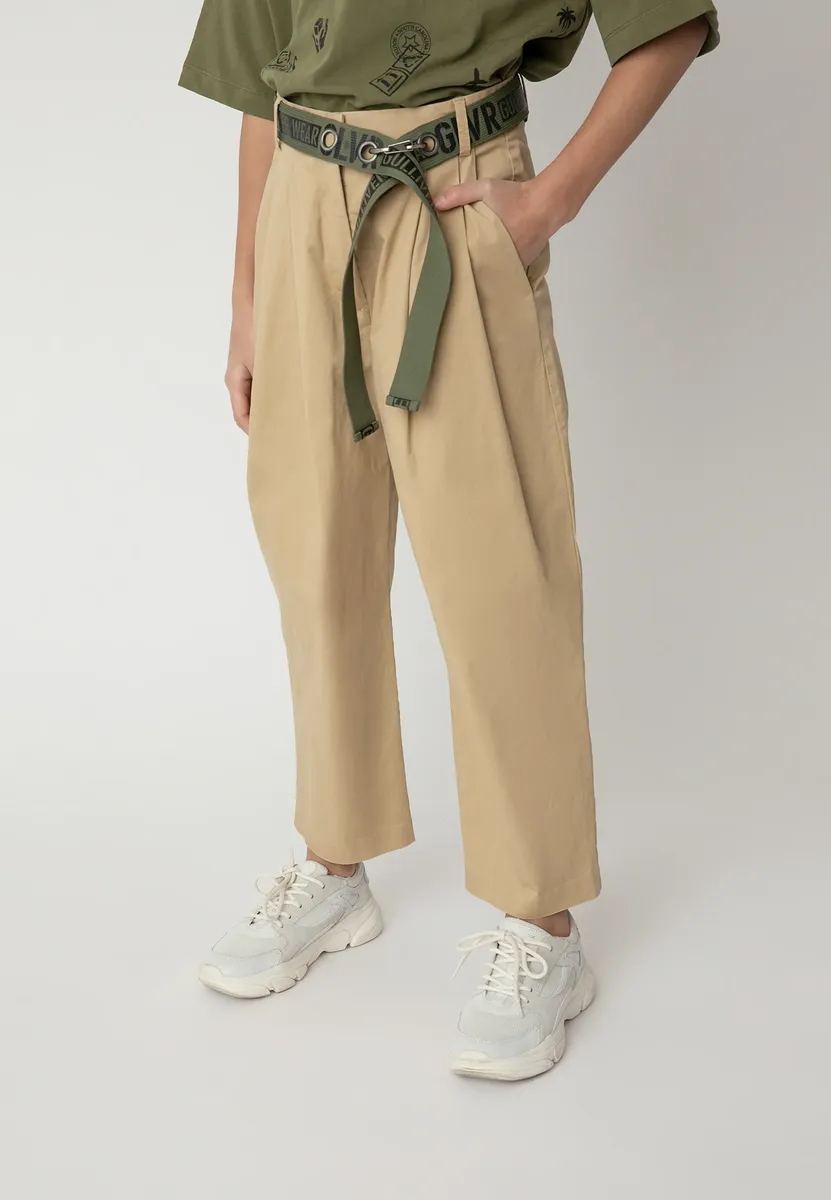 Брюки из ткани Гулливер, с модным контрастным поясом Gulliver, бежевый
Брюки из ткани Гулливер, с модным контрастным поясом Gulliver, бежевый