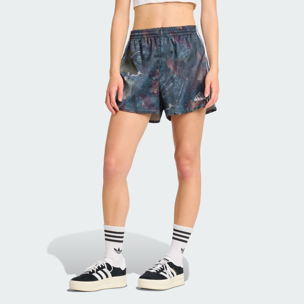 Шорты Adidas Originals Leaf Camo Print Satin Shorts, черный/белый
Шорты Adidas Originals Leaf Camo Print Satin Shorts, черный/белый
