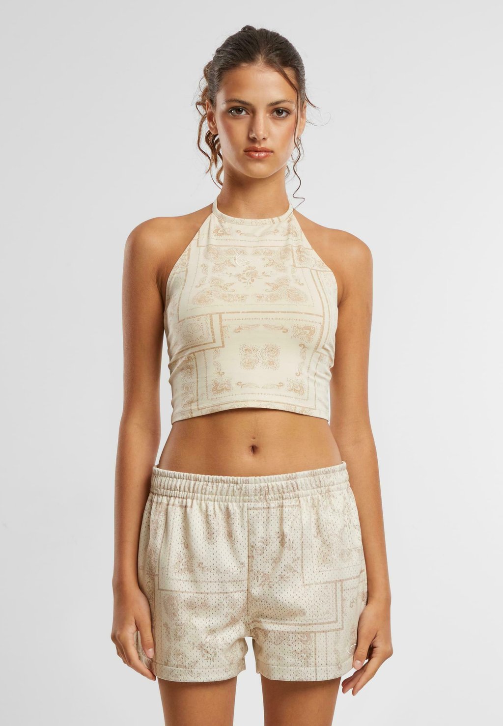 Топ SIGNATURE PAISLEY NECKHOLDER Karl Kani, бежевый
Топ SIGNATURE PAISLEY NECKHOLDER Karl Kani, бежевый