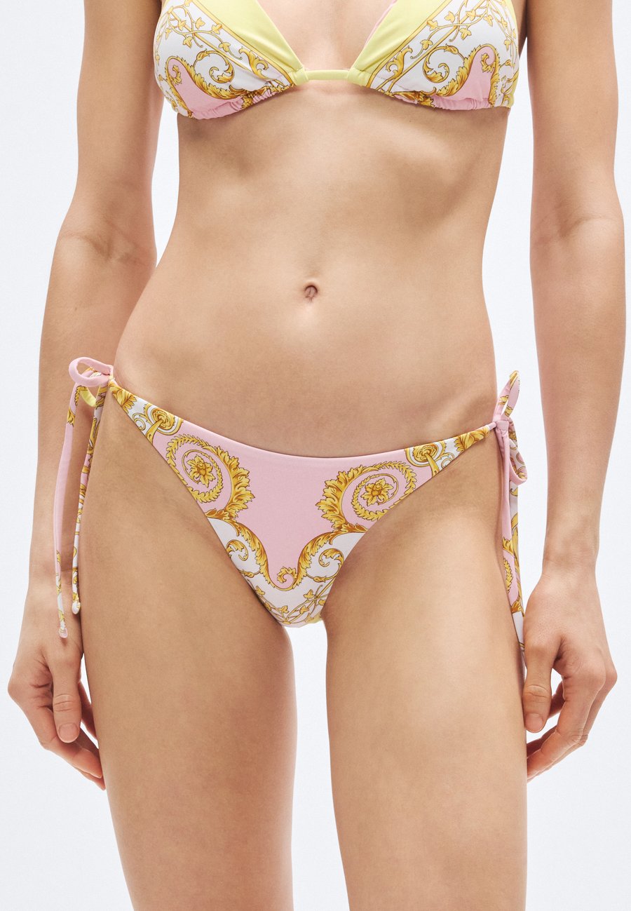 Низ бикини Versace SWIM BOTTOM PRINTED, Pale Yellow/Rose Quartz/Yellow, Желтый, Низ бикини Versace SWIM BOTTOM PRINTED, Pale Yellow/Rose Quartz/Yellow
Низ бикини Versace SWIM BOTTOM PRINTED, Pale Yellow/Rose Quartz/Yellow, Желтый, Низ бикини Versace SWIM BOTTOM PRINTED, Pale Yellow/Rose Quartz/Yellow
