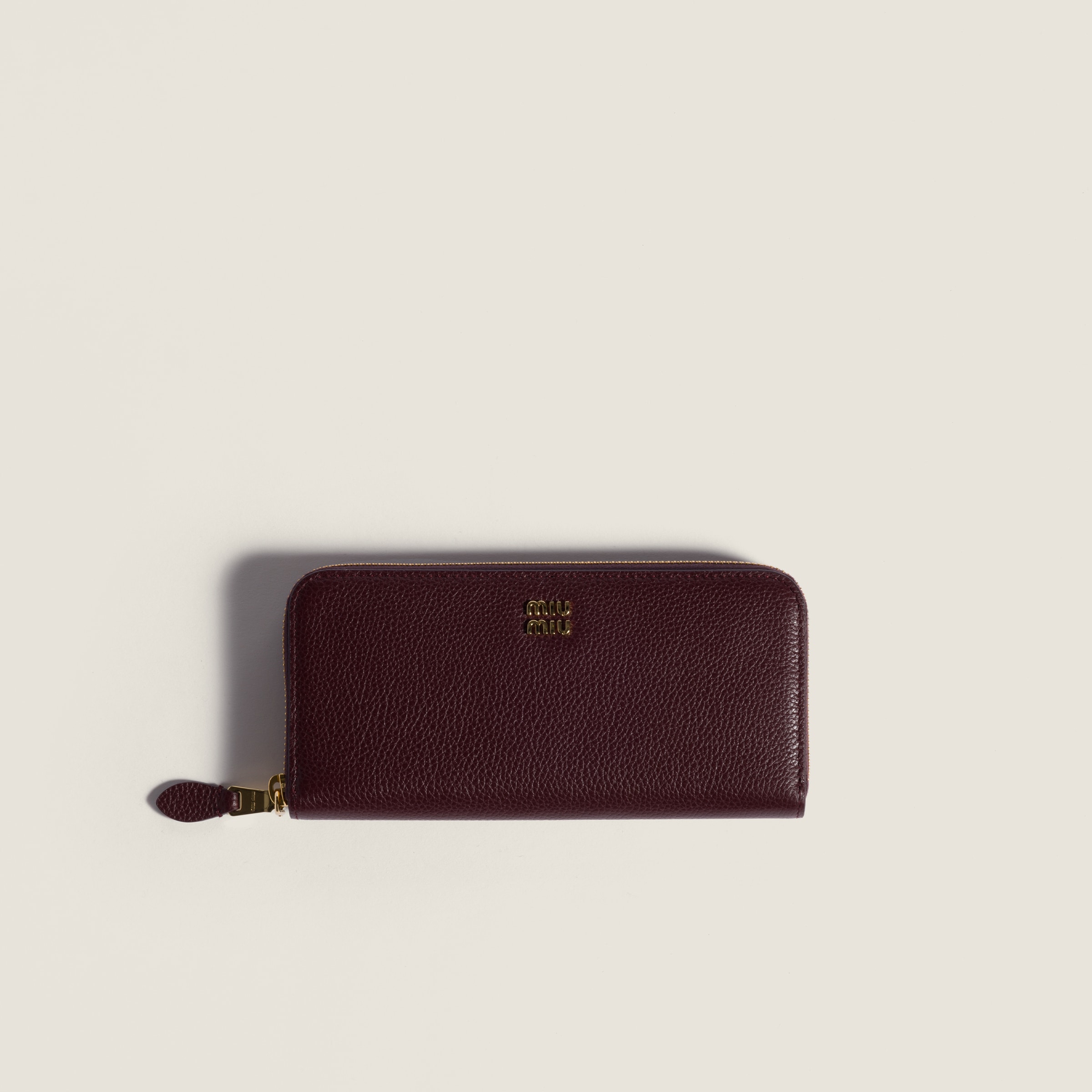 Большой кожаный кошелек MIU MIU, бордовый
Большой кожаный кошелек MIU MIU, бордовый