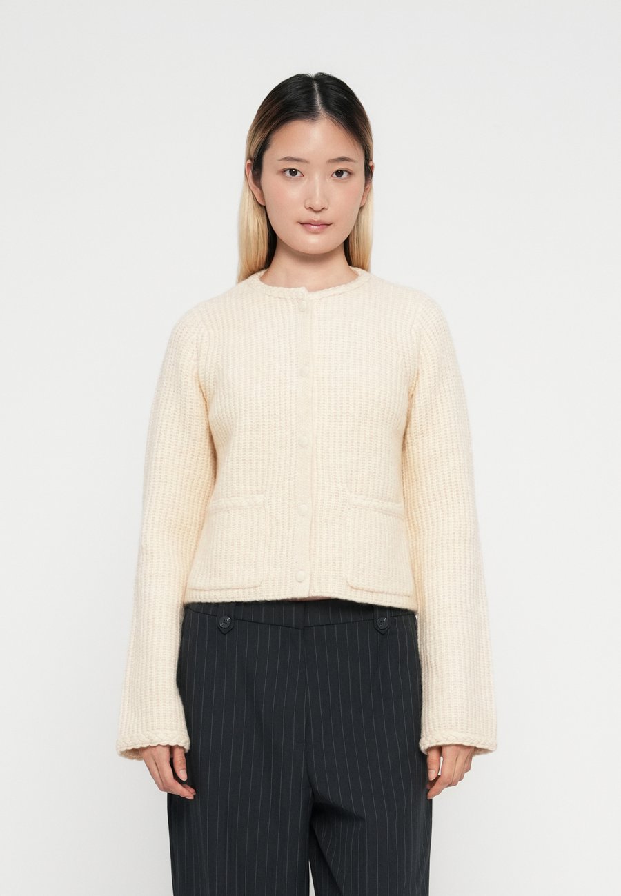 Джемпер YAS YASEMILIE CARDIGAN, Sandshell/Off-White
Джемпер YAS YASEMILIE CARDIGAN, Sandshell/Off-White