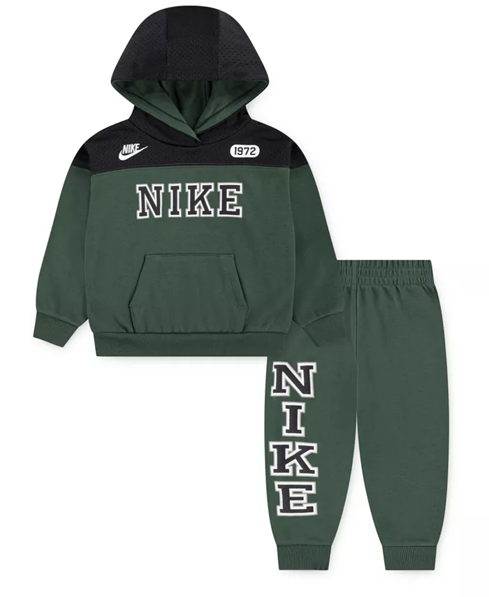 Комплект из двух предметов спортивной одежды для мальчиков: джемпер и брюки из ПЭ-блоков Nike, зеленый
Комплект из двух предметов спортивной одежды для мальчиков: джемпер и брюки из ПЭ-блоков Nike, зеленый