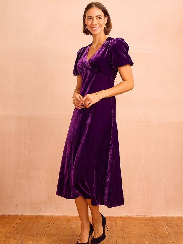 Платье Aimie миди с короткими рукавами из вельвета Aspiga, Purple
Платье Aimie миди с короткими рукавами из вельвета Aspiga, Purple