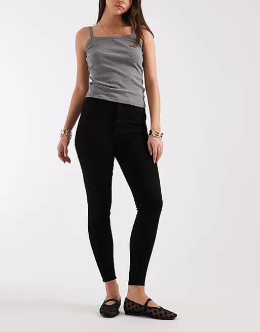 Черные джинсы скинни River Island
Черные джинсы скинни River Island