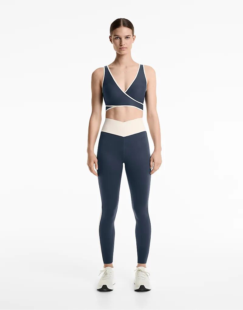 Леггинсы Oysho Perfect-adapt длиной до щиколотки 65 см с высокой посадкой и V-образным вырезом на талии, темно-синего цвета
Леггинсы Oysho Perfect-adapt длиной до щиколотки 65 см с высокой посадкой и V-образным вырезом на талии, темно-синего цвета