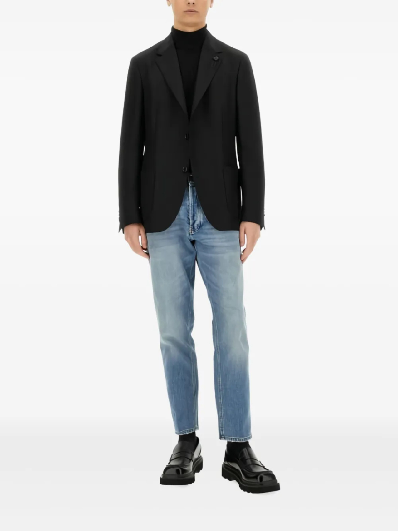 Приталенный пиджак на двух пуговицах Lardini, черный
Приталенный пиджак на двух пуговицах Lardini, черный