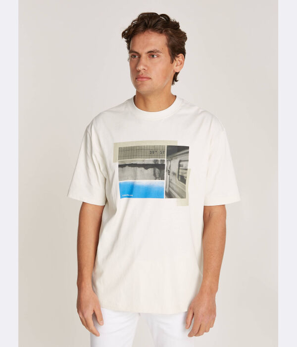 Футболка мужская Calvin Klein Jeans свободного кроя с принтом, белый
Футболка мужская Calvin Klein Jeans свободного кроя с принтом, белый