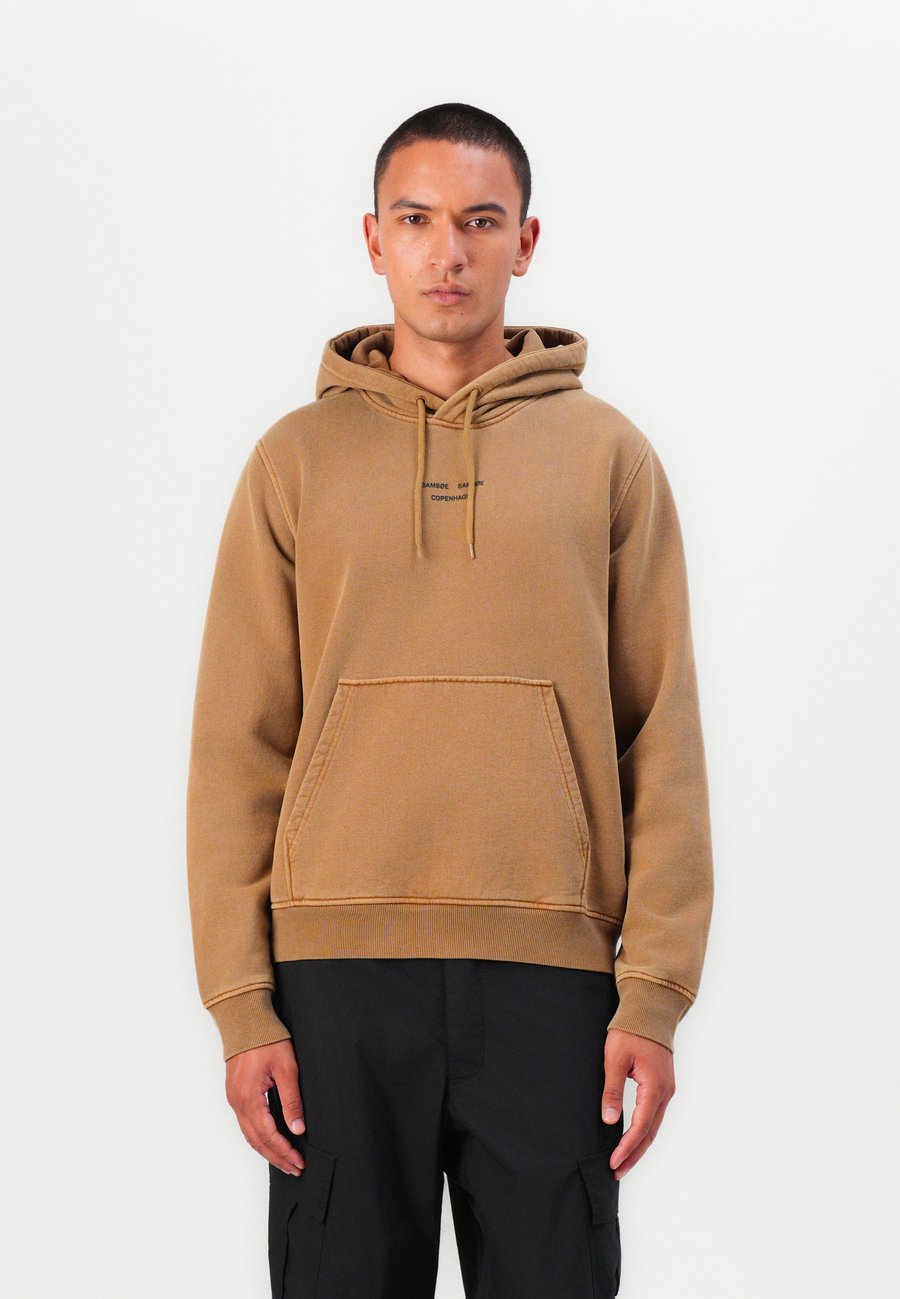 Толстовка Samsøe Samsøe MARCUS HOODIE, Otter/Light Brown, Коричневый, Толстовка Samsøe Samsøe MARCUS HOODIE, Otter/Light Brown
Толстовка Samsøe Samsøe MARCUS HOODIE, Otter/Light Brown, Коричневый, Толстовка Samsøe Samsøe MARCUS HOODIE, Otter/Light Brown