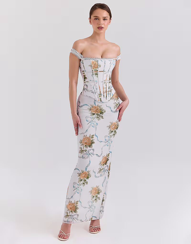 Платье-корсет макси House of CB Isis с винтажным принтом нежно-голубого цвета
Платье-корсет макси House of CB Isis с винтажным принтом нежно-голубого цвета