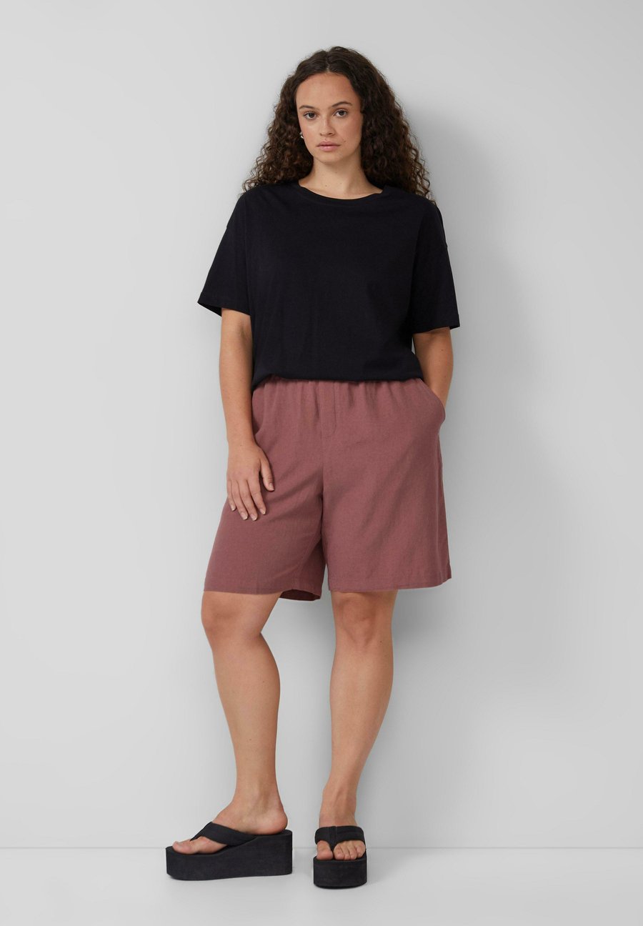 Шорты QS Shorts, Korallrot/Rose Gold-Coloured
Шорты QS Shorts, Korallrot/Rose Gold-Coloured