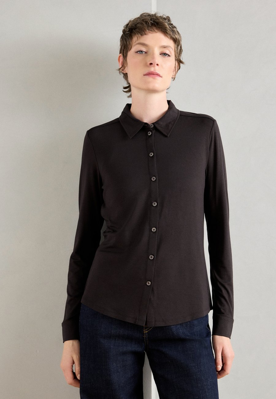 Блуза Marc O'Polo BLOUSE LONG SLEEVE COLLAR BUTTON PLACKET, Dark Coffee/Dark Brown
Блуза Marc O'Polo BLOUSE LONG SLEEVE COLLAR BUTTON PLACKET, Dark Coffee/Dark Brown