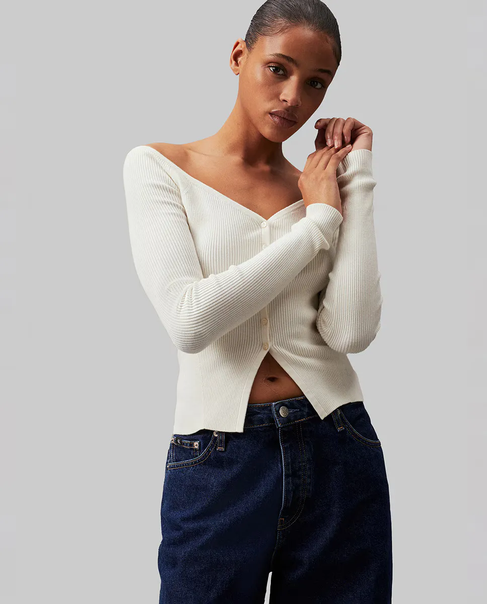 Женский кардиган приталенного кроя из ребристой ткани Calvin Klein Jeans, цвет Crudo
Женский кардиган приталенного кроя из ребристой ткани Calvin Klein Jeans, цвет Crudo