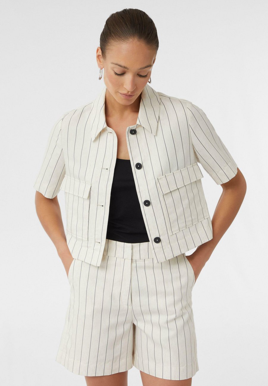 Блуза comma KURZÄRMELIGES OVERSHIRT IM BOXY FIT, Creme/Off-White
Блуза comma KURZÄRMELIGES OVERSHIRT IM BOXY FIT, Creme/Off-White