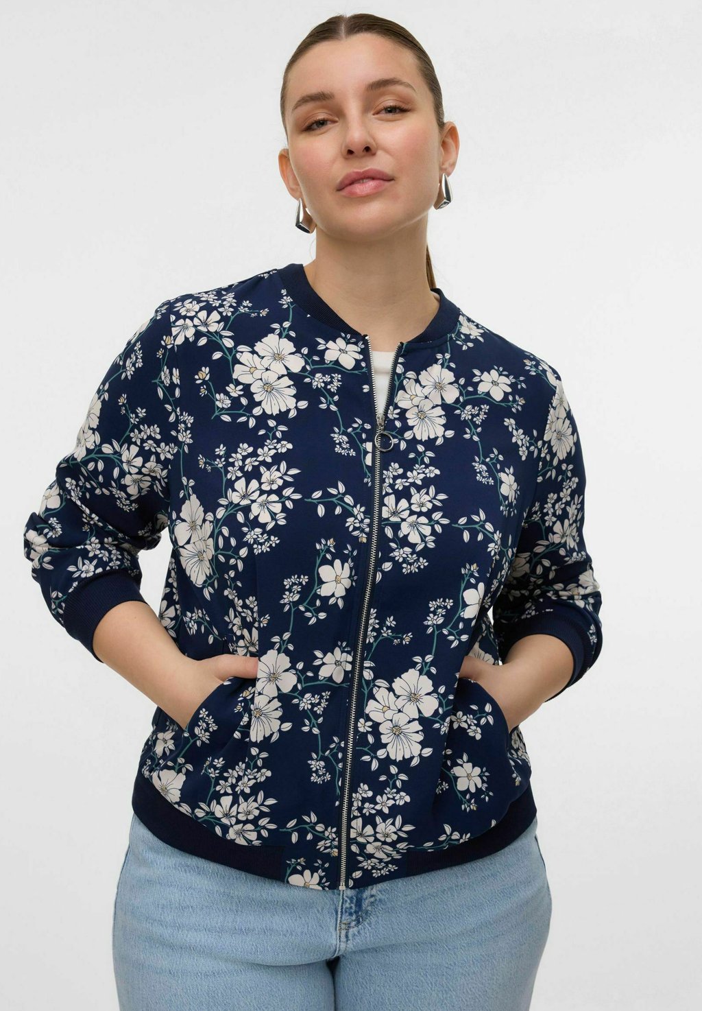 Куртка-бомбер VMCCOCO Vero Moda Curve, темно-синий
Куртка-бомбер VMCCOCO Vero Moda Curve, темно-синий