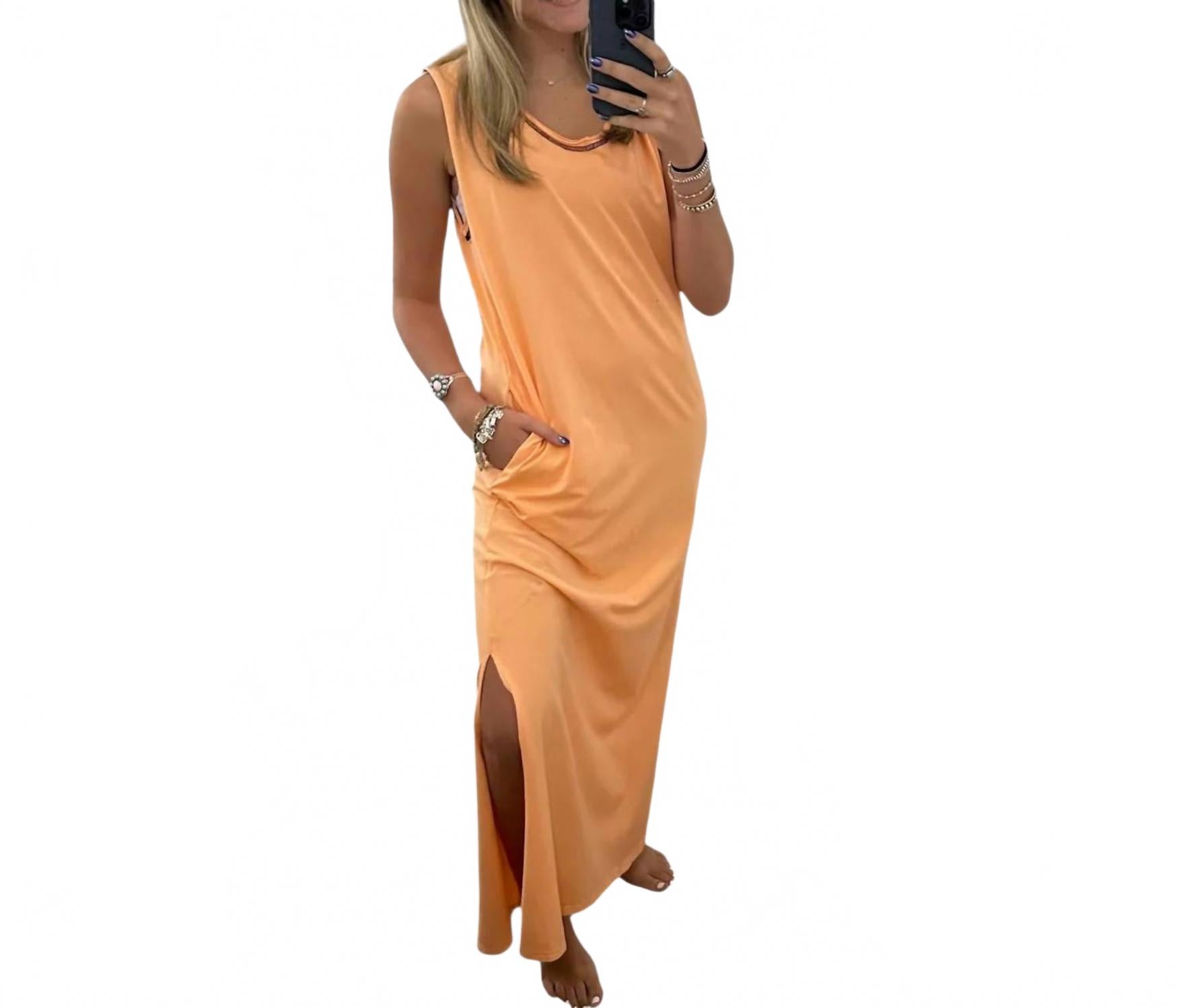 Оранжевое летнее платье с разрезом BLAKELEY
Оранжевое летнее платье с разрезом BLAKELEY