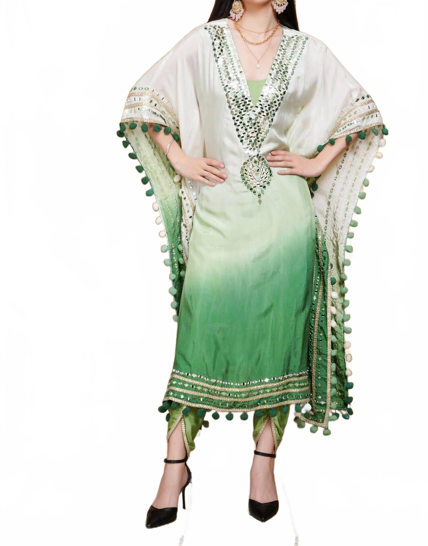 Омбре кафтан из органзы с зеркальной вышивкой и помпонами в зелено-белом цвете Zaalima Fashion 
Омбре кафтан из органзы с зеркальной вышивкой и помпонами в зелено-белом цвете Zaalima Fashion