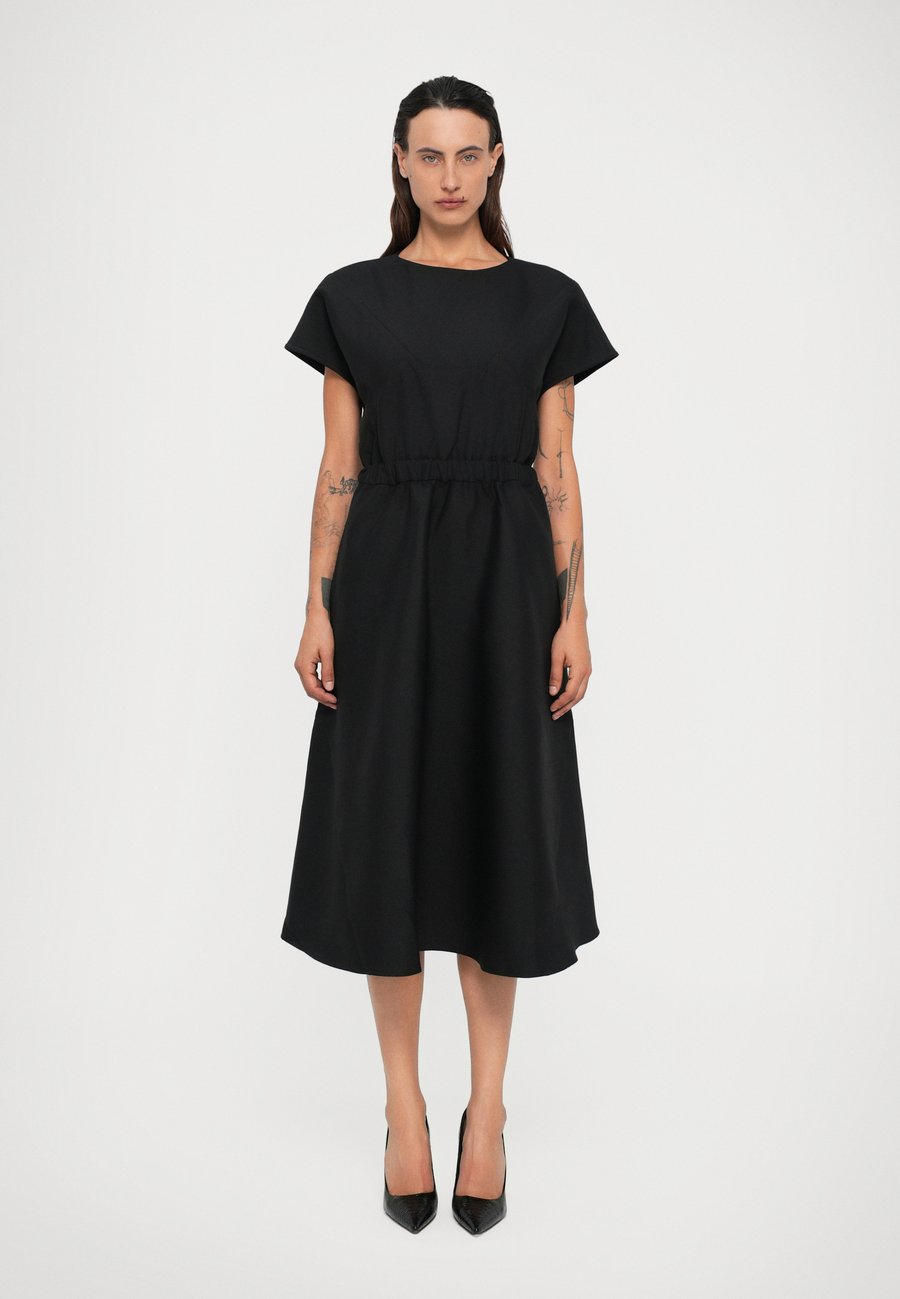 Платье Ksenia Schnaider BACK DETAIL, Black/Medium Blue/Black
Платье Ksenia Schnaider BACK DETAIL, Black/Medium Blue/Black