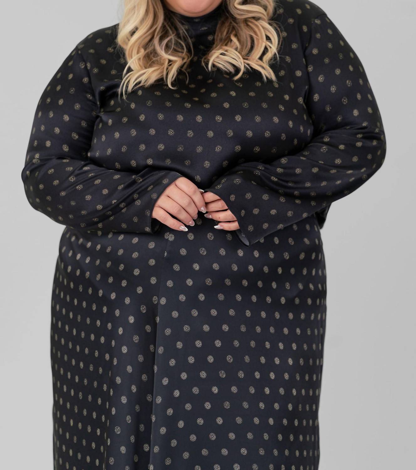 Блузка с высоким воротником и солнечным принтом - плюс размера, черная Vince
Блузка с высоким воротником и солнечным принтом - плюс размера, черная Vince