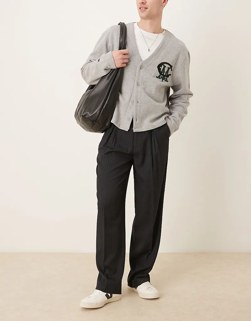 Широкие брюки ASOS DESIGN в тонкую темно-синюю полоску
Широкие брюки ASOS DESIGN в тонкую темно-синюю полоску