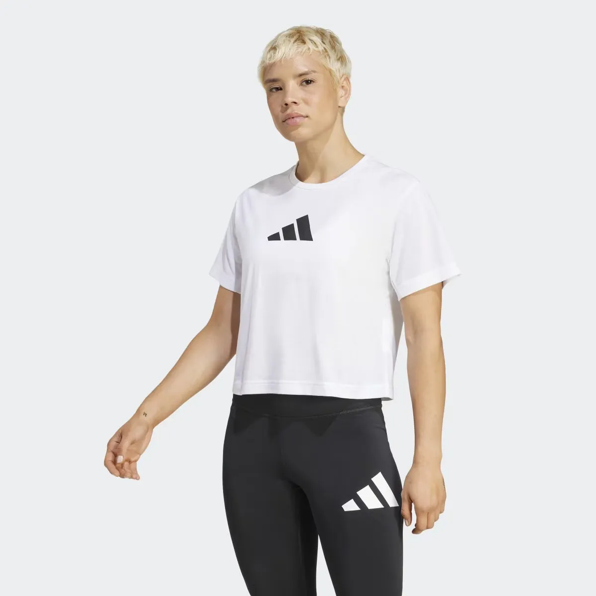 Женский поезд Essentials Футболка Adidas с большим логотипом, белый
Женский поезд Essentials Футболка Adidas с большим логотипом, белый