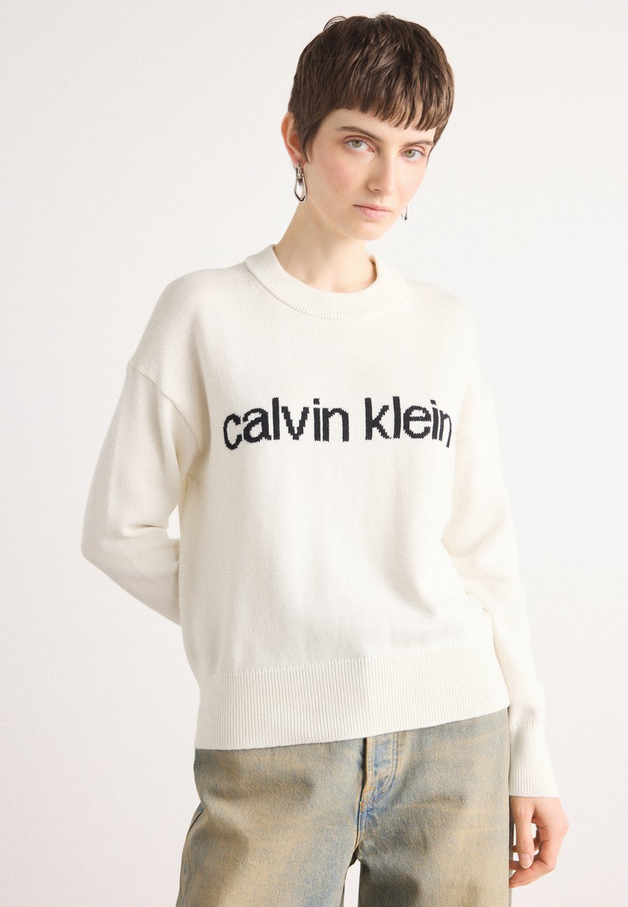 Джемпер Calvin Klein Jeans GRAPHIC, Tofu/Off-White
Джемпер Calvin Klein Jeans GRAPHIC, Tofu/Off-White