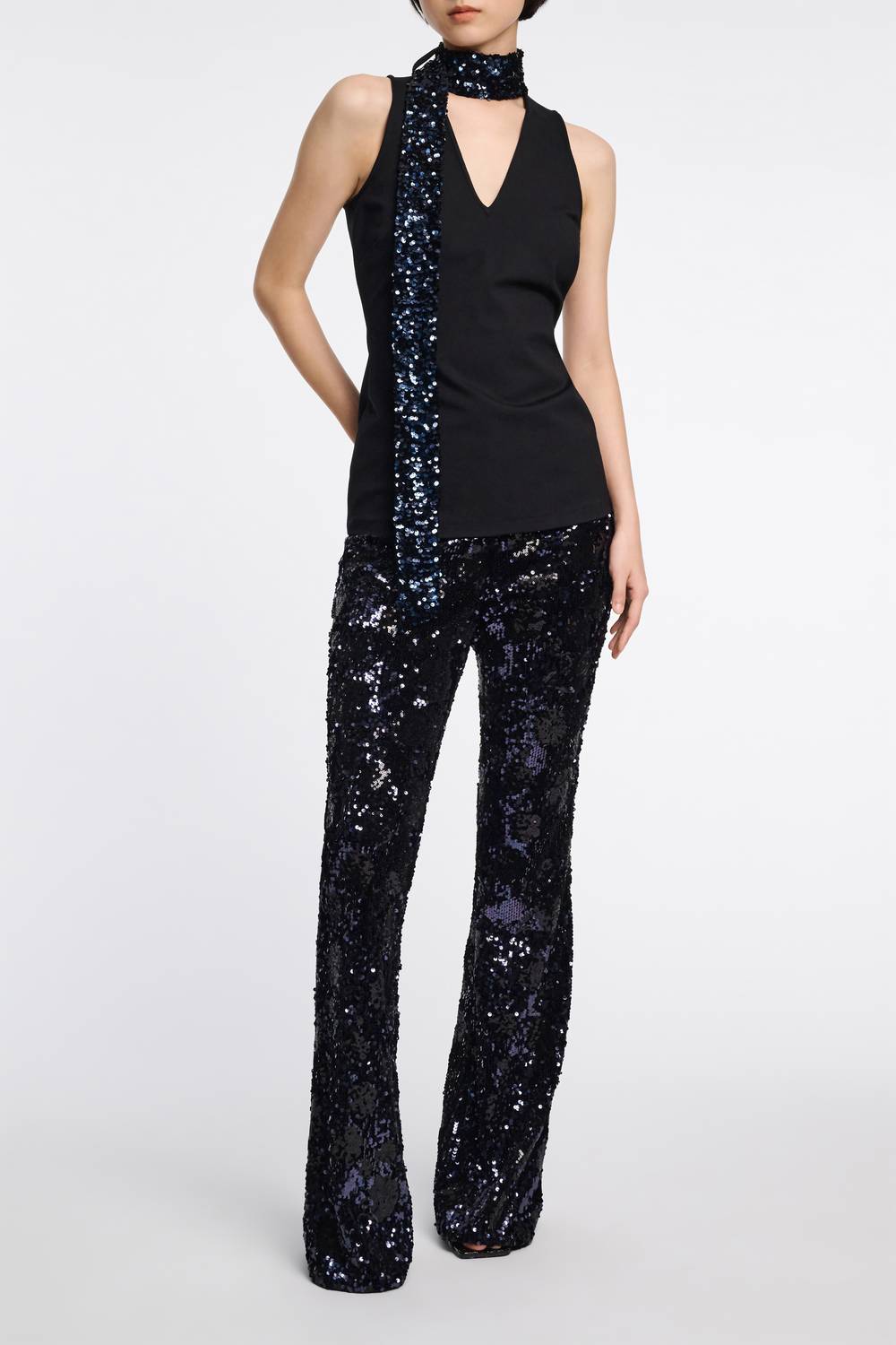 Punto Milano топ с пайетками и шарфом в черном цвете DOROTHEE SCHUMACHER
Punto Milano топ с пайетками и шарфом в черном цвете DOROTHEE SCHUMACHER