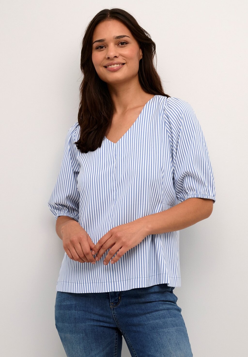 Блузка CUABIGAIL SS Culture, цвет mazarine blue
Блузка CUABIGAIL SS Culture, цвет mazarine blue