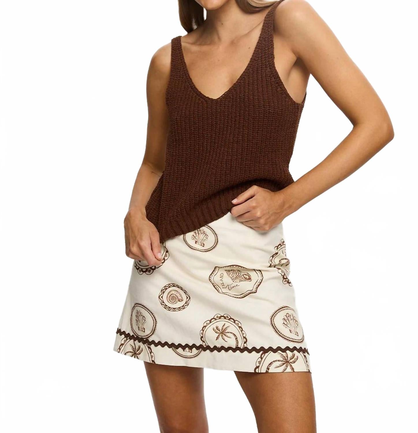 Вязаная майка Lana Knit в шоколадном цвете KIVARI
Вязаная майка Lana Knit в шоколадном цвете KIVARI