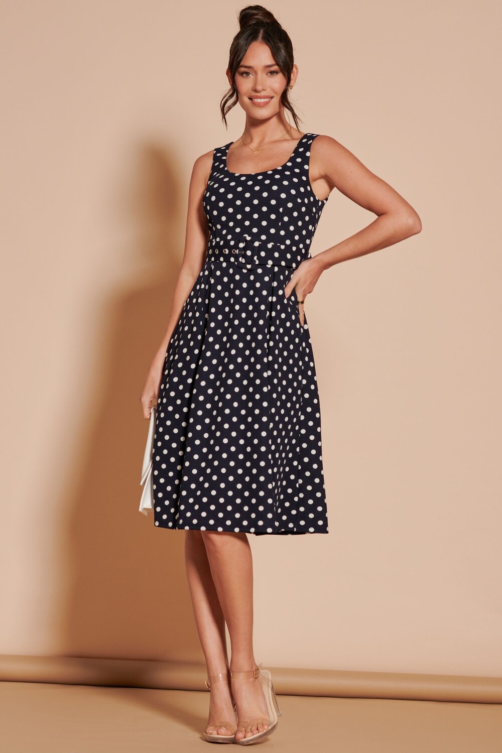 Платье распашонка с поясом в стиле 1950 х годов Jolie Moi, черный
Платье распашонка с поясом в стиле 1950 х годов Jolie Moi, черный