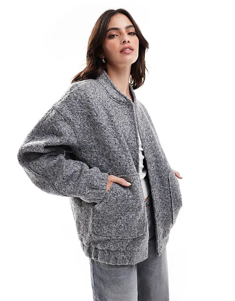 Свободная фактурная куртка-бомбер в средне-сером цвете Vero Moda
Свободная фактурная куртка-бомбер в средне-сером цвете Vero Moda