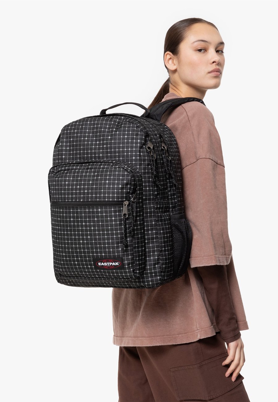 Рюкзак Eastpak MORIUS, Refleks Space Black/White
Рюкзак Eastpak MORIUS, Refleks Space Black/White