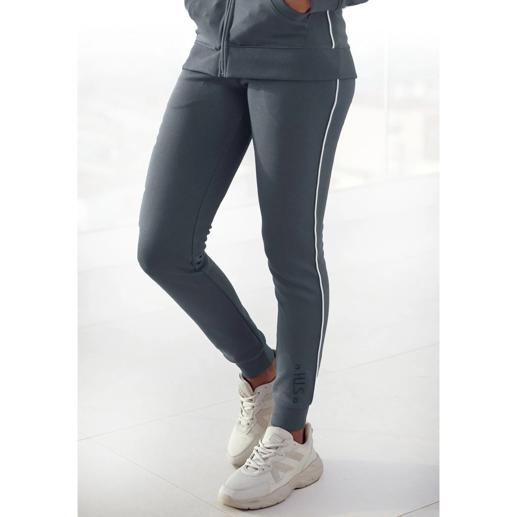 Спортивные брюки H.I.S с боковой окантовкой и карманами, костюм для отдыха, цвет морской волны
Спортивные брюки H.I.S с боковой окантовкой и карманами, костюм для отдыха, цвет морской волны