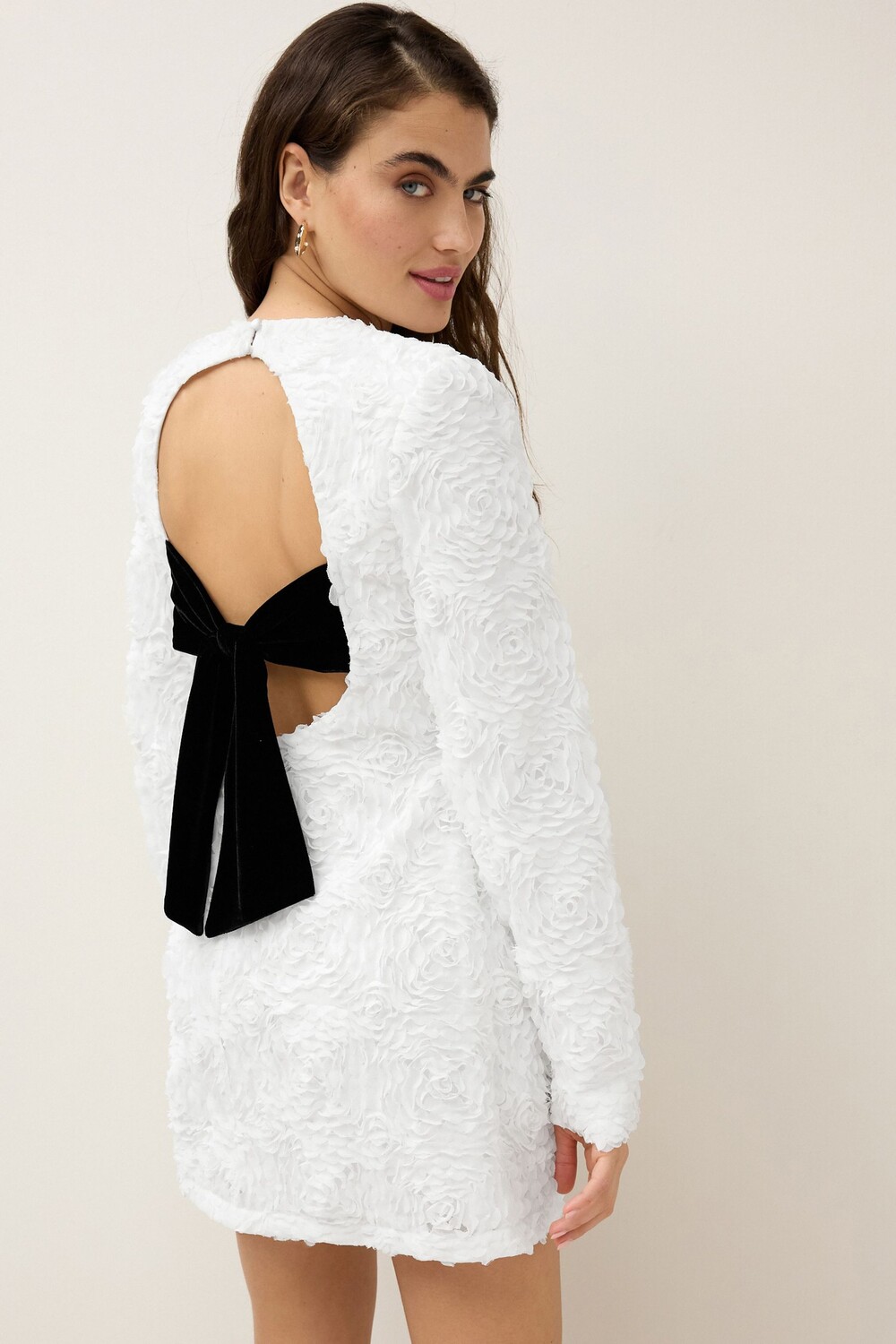 Платье с длинными рукавами и бантом на спине Next, белый
Платье с длинными рукавами и бантом на спине Next, белый