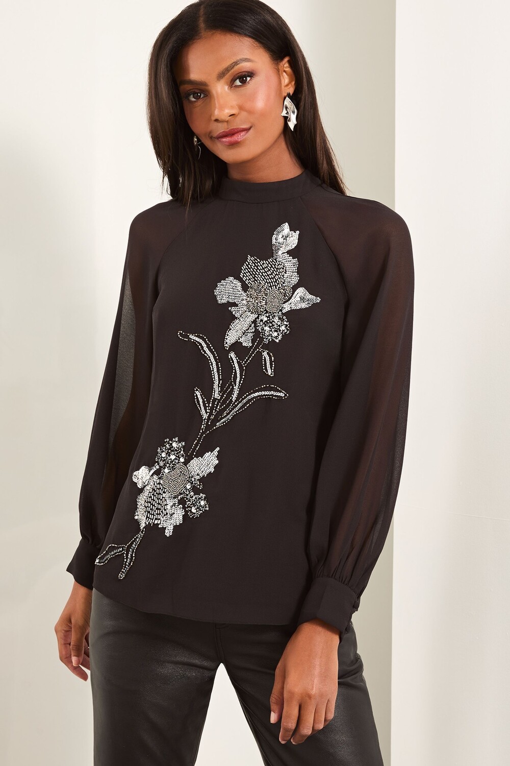 Блузка с высоким воротом и отделкой Lipsy, черный
Блузка с высоким воротом и отделкой Lipsy, черный