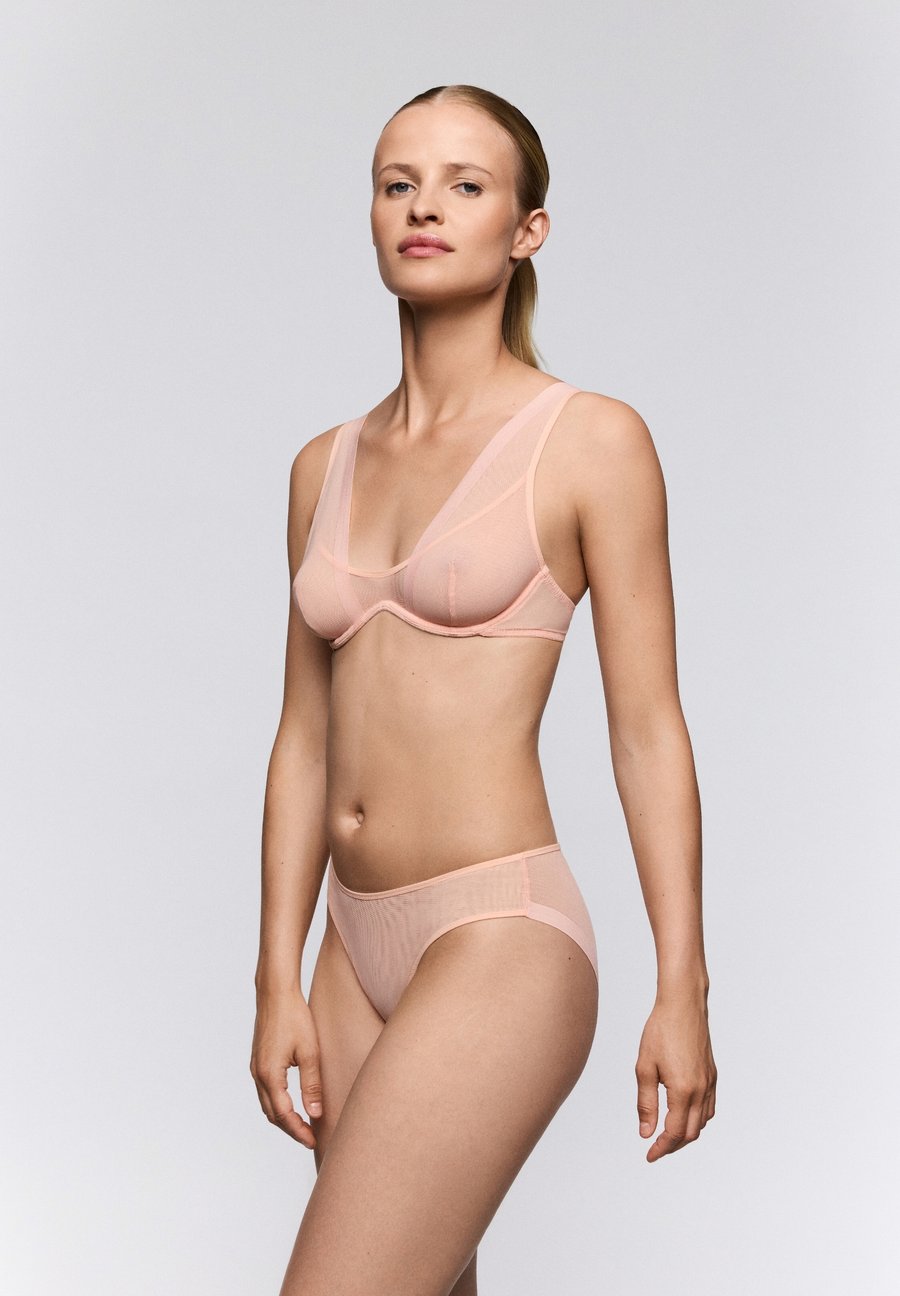 Бюстгальтер SARDA CHALMERS FLEXI-WIRE, Royal Peach/Light Pink
Бюстгальтер SARDA CHALMERS FLEXI-WIRE, Royal Peach/Light Pink