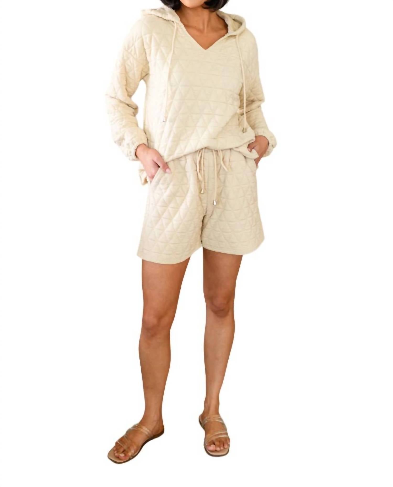 Расслабляющий стеганый пуловер-топ кремового цвета Polagram
Расслабляющий стеганый пуловер-топ кремового цвета Polagram