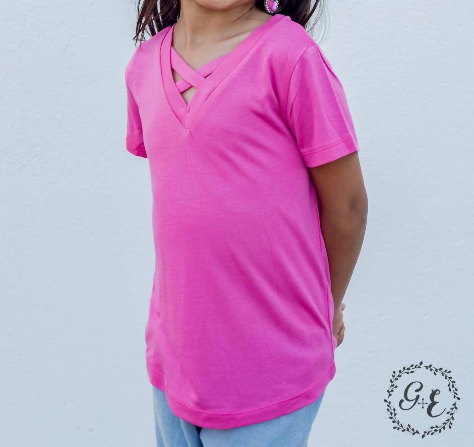 Базовый топ Tangled V-Neck для девочек в розовом цвете Southern Grace
Базовый топ Tangled V-Neck для девочек в розовом цвете Southern Grace