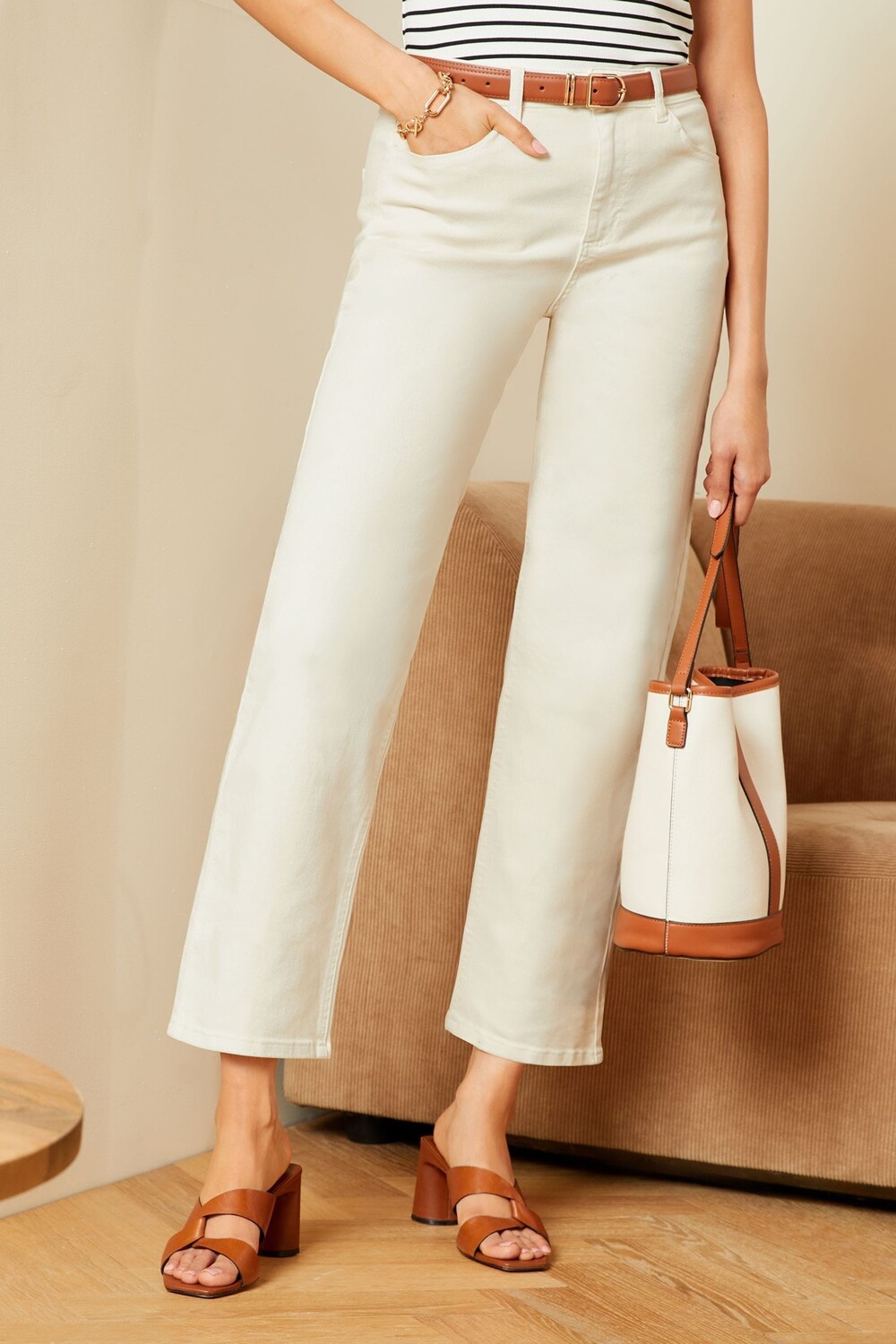 Укороченные джинсы с завышенной талией и широкими штанинами Love & Roses, белый
Укороченные джинсы с завышенной талией и широкими штанинами Love & Roses, белый