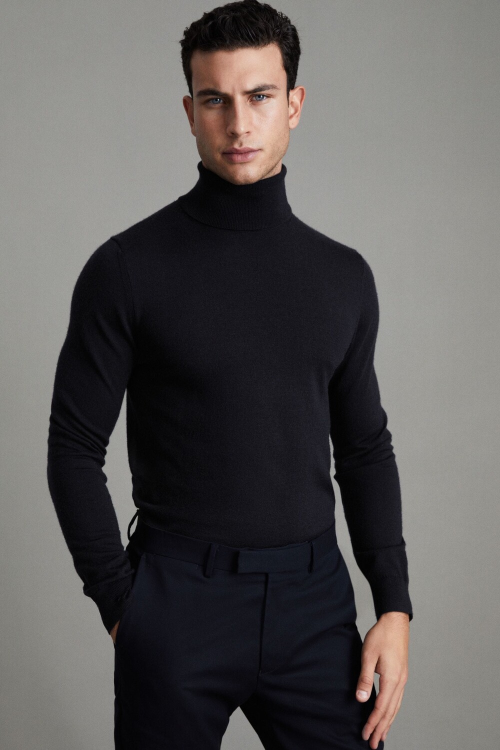 Водолазка Caine из шерсти мериноса приталенного кроя Reiss, синий
Водолазка Caine из шерсти мериноса приталенного кроя Reiss, синий