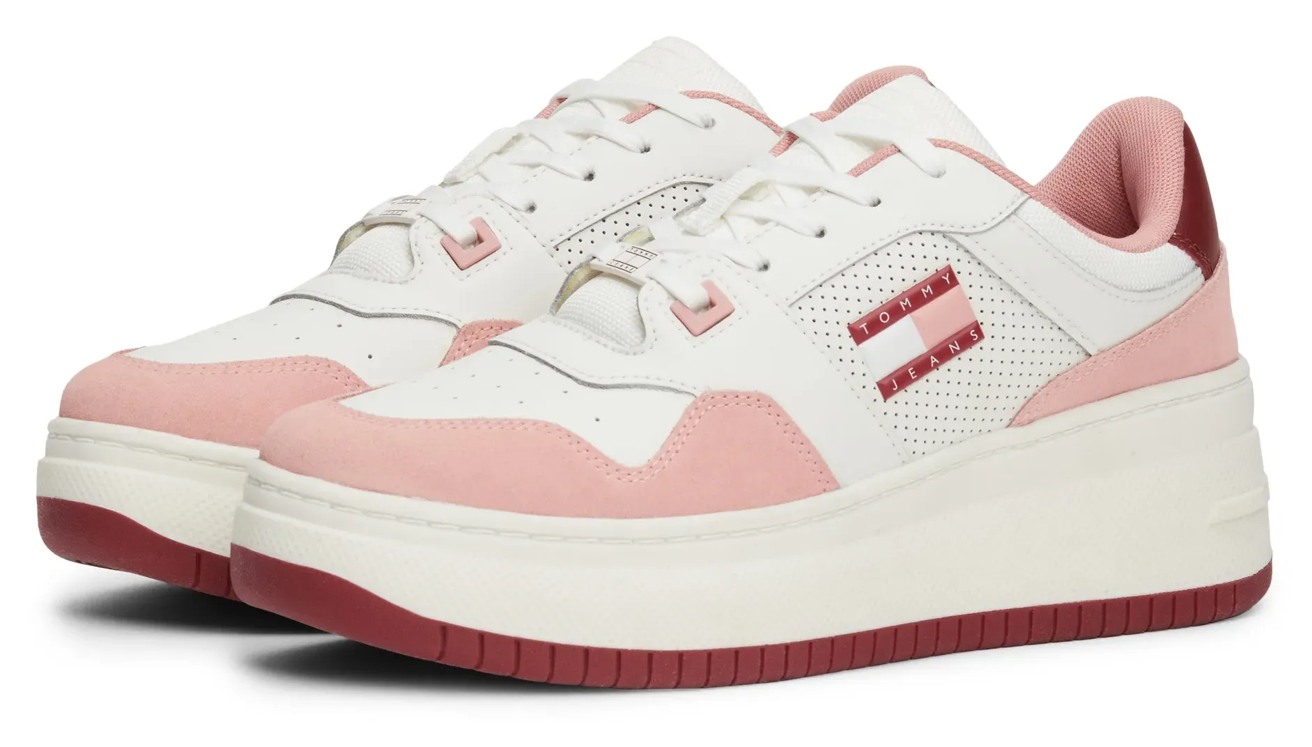 Кроссовки на платформе Tommy Jeans "TJW RETRO BASKET FLATFORM MIX", повседневная обувь, полуботинки, туфли на шнуровке с логотипом-флажком, белый
Кроссовки на платформе Tommy Jeans "TJW RETRO BASKET FLATFORM MIX", повседневная обувь, полуботинки, туфли на шнуровке с логотипом-флажком, белый