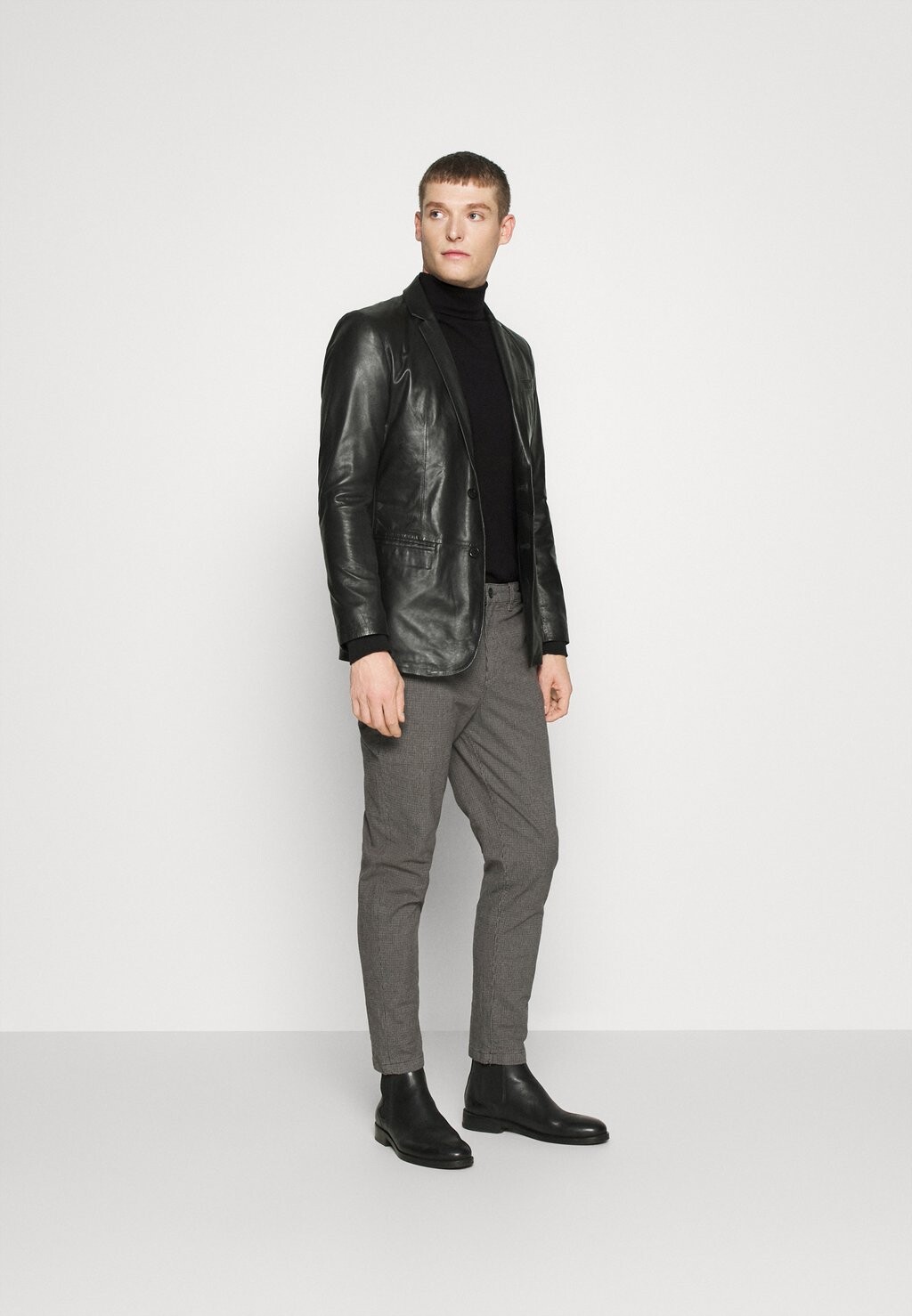 БАЗОВАЯ ВОДОЛАЗКА НАБОР 2 Pier One, Свитер
БАЗОВАЯ ВОДОЛАЗКА НАБОР 2 Pier One, Свитер