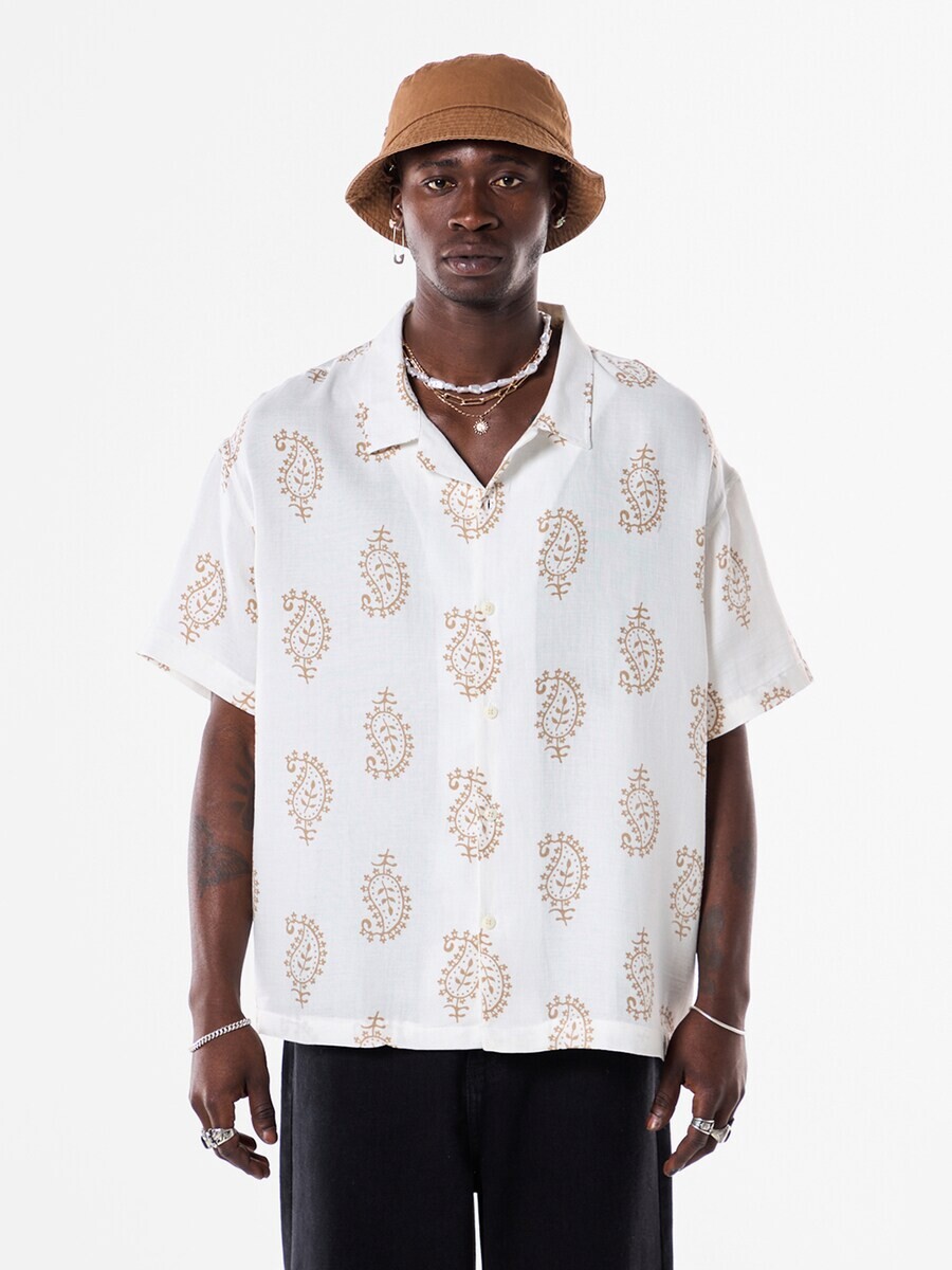 Классическая футболка VAMOS CLO Comfort fit Shirt, белый
Классическая футболка VAMOS CLO Comfort fit Shirt, белый