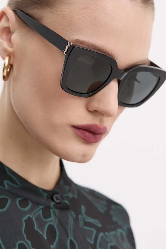 Солнцезащитные очки Saint Laurent, черный
Солнцезащитные очки Saint Laurent, черный