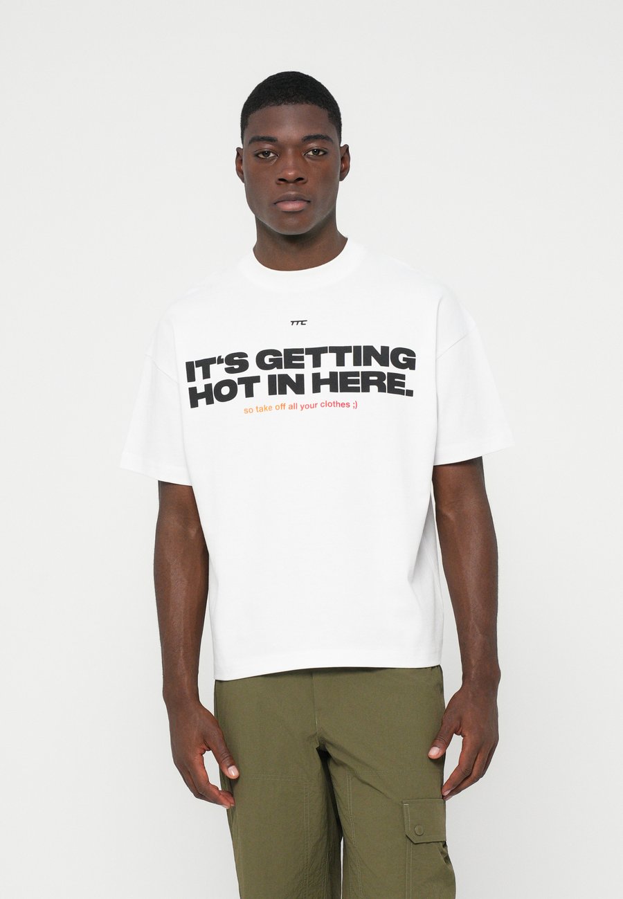 Футболка The Tracksuit Club HOT IN HERE, White, Белый, Футболка The Tracksuit Club HOT IN HERE, White
Футболка The Tracksuit Club HOT IN HERE, White, Белый, Футболка The Tracksuit Club HOT IN HERE, White