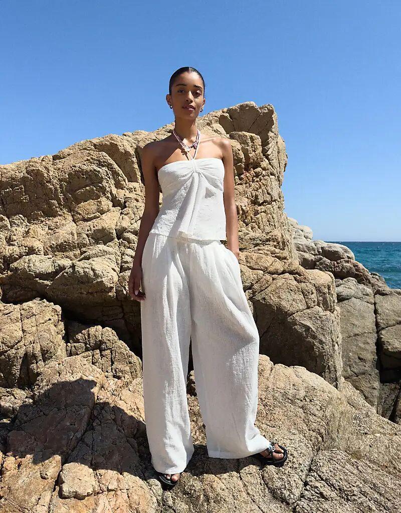 Широкие брюки Bershka в деревенском стиле с вытачками белого цвета
Широкие брюки Bershka в деревенском стиле с вытачками белого цвета