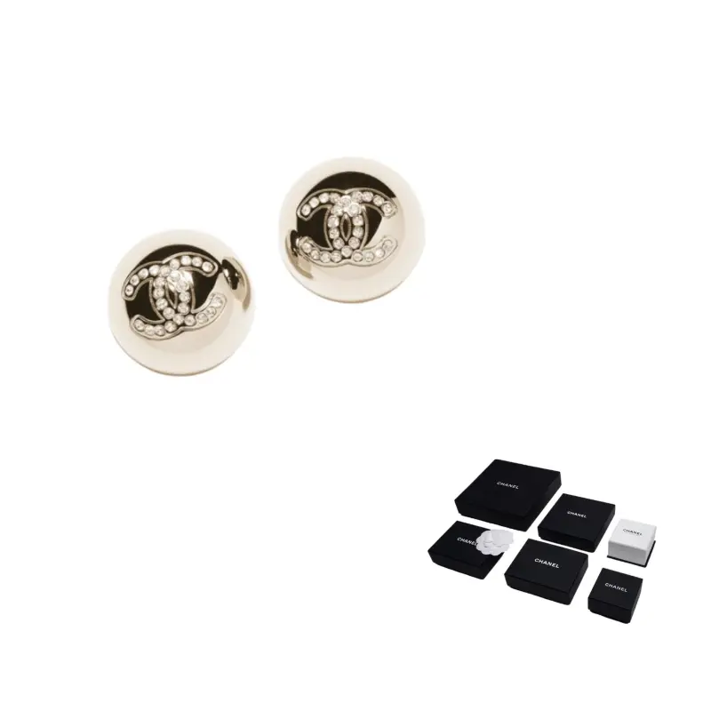 Chanel Серьги-гвоздики женские, золотые/с кристаллами
Chanel Серьги-гвоздики женские, золотые/с кристаллами